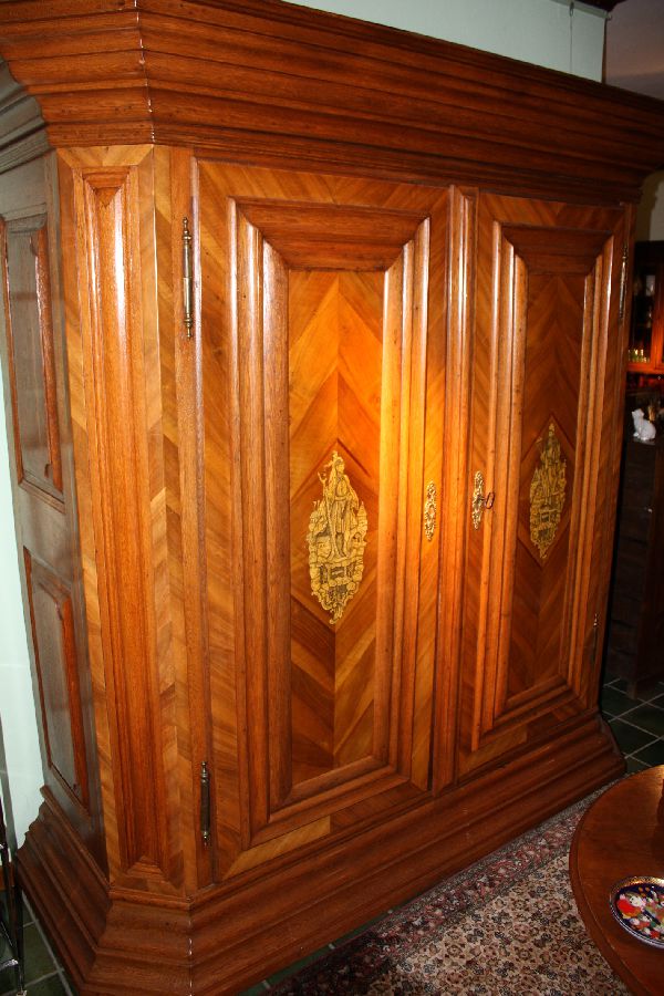 18th century baroque Cabinet 