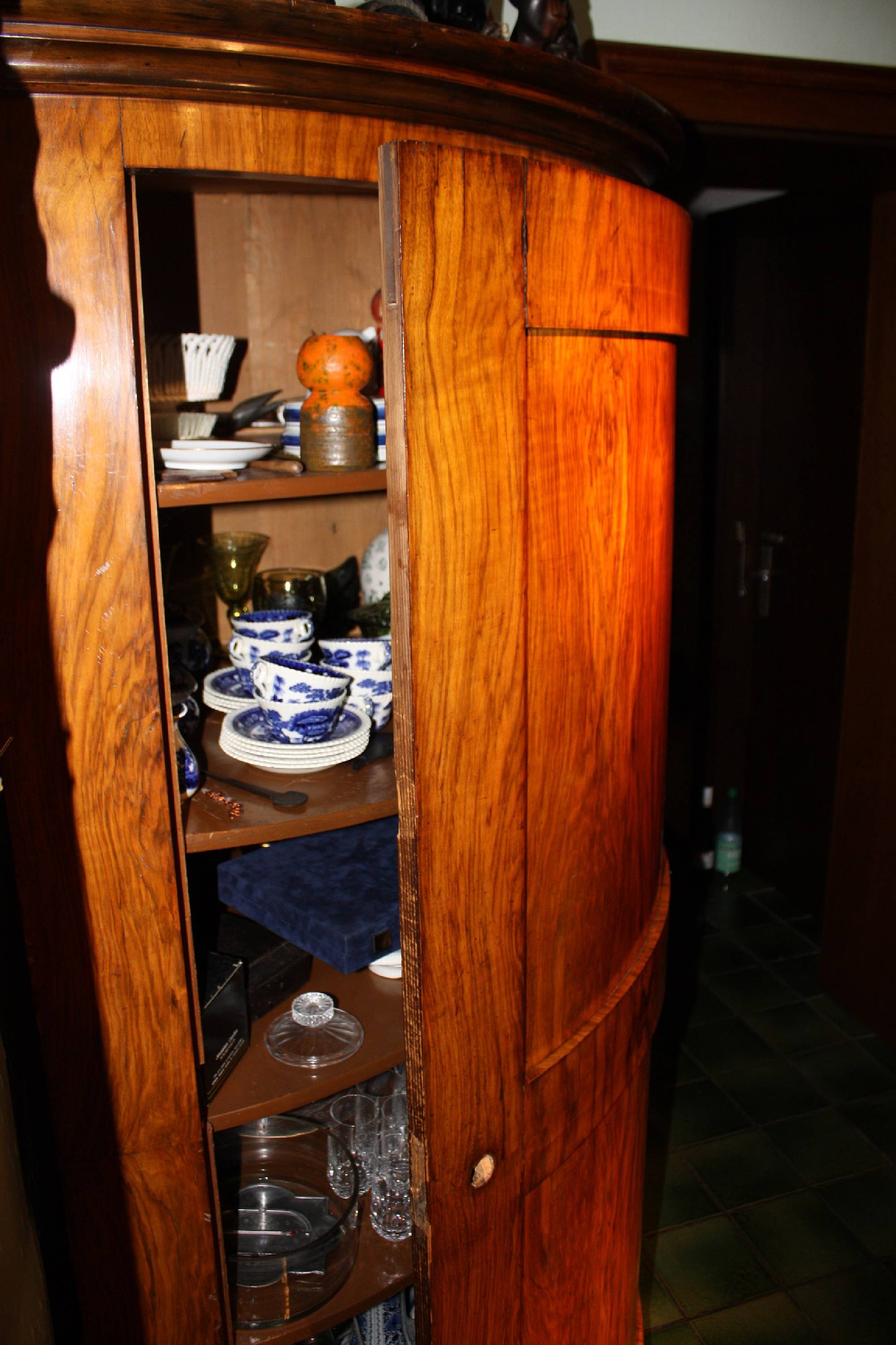 Georgian walnut burl wood veneer corner cabinet cupboard