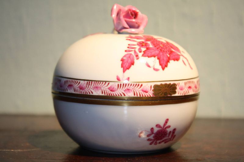 A vintage 20th century hand-painted Hungarian porcelain bon bon dish with lid, jewelry box by Herend