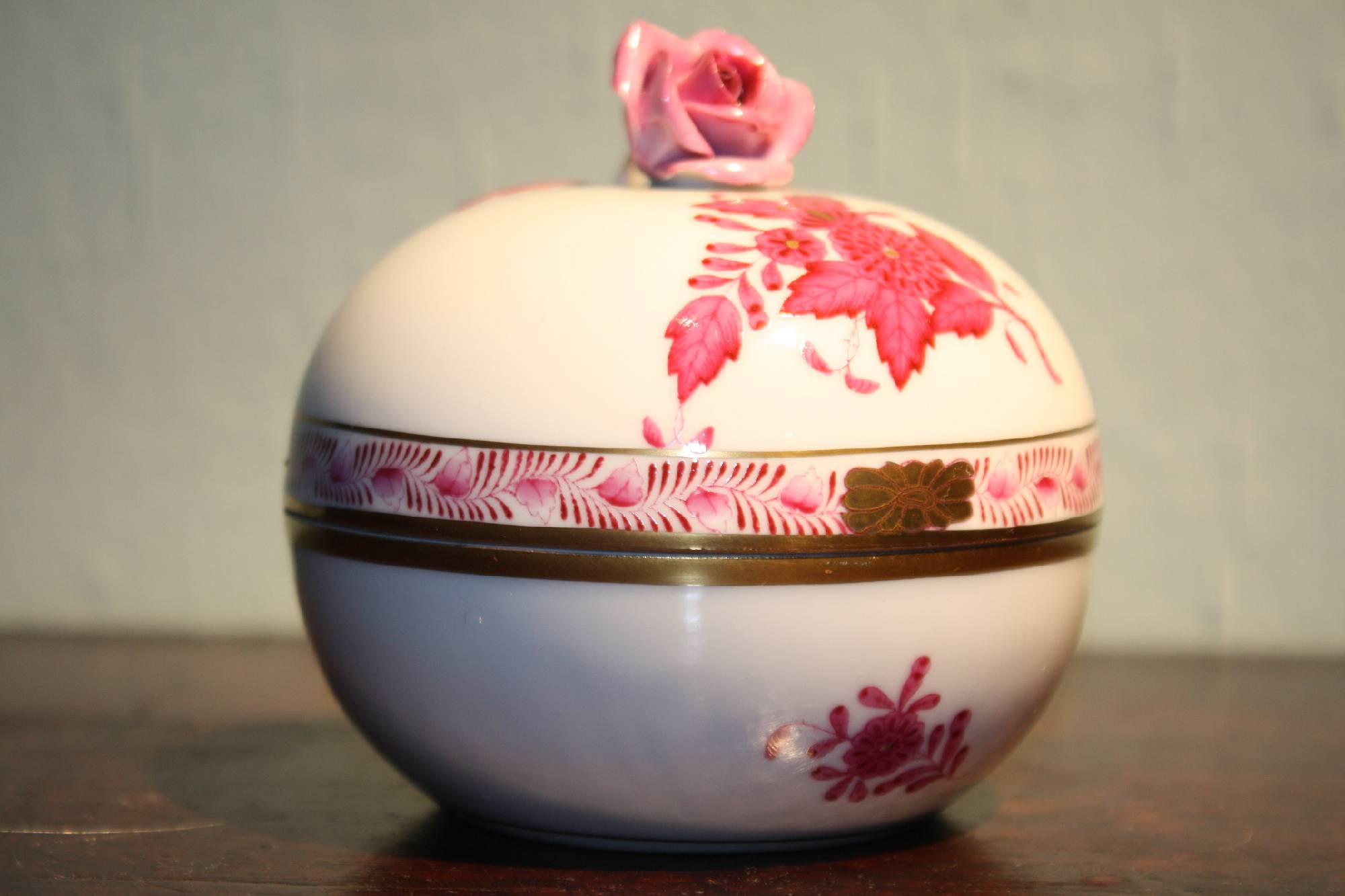 A vintage 20th century hand-painted Hungarian porcelain bon bon dish with lid, jewelry box by Herend