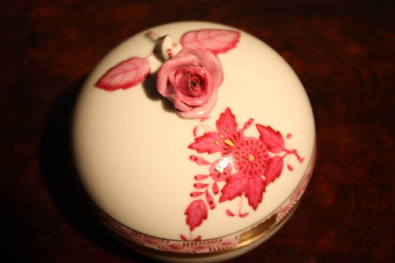 A vintage 20th century hand-painted Hungarian porcelain bon bon dish with lid, jewelry box by Herend