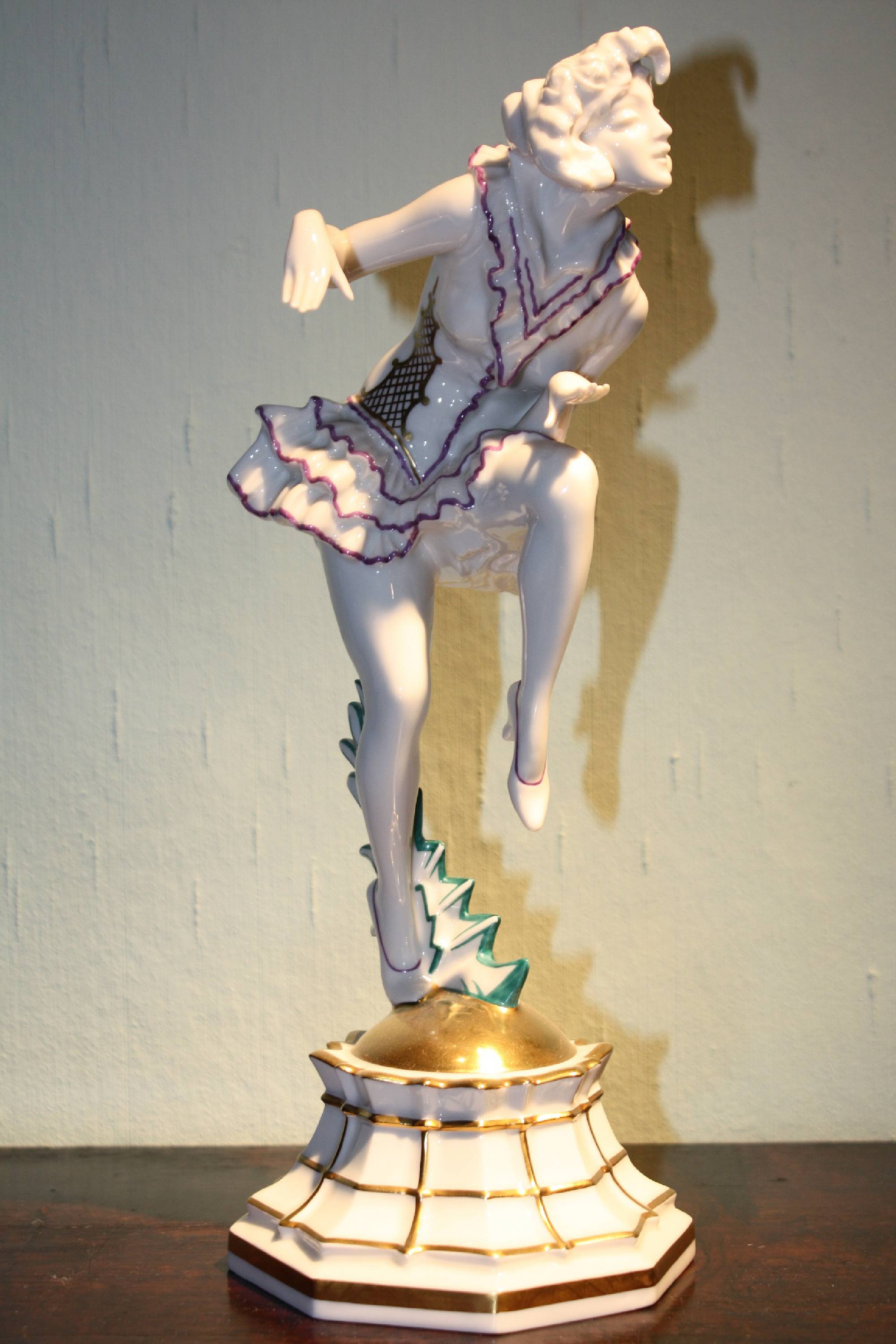 A German 1920's Art Déco porcelain dancing woman figure by 'Hutschenreuther Abteilung für Kunst'