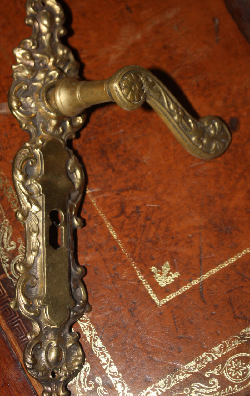 16 antique massive brass door handles and door plates