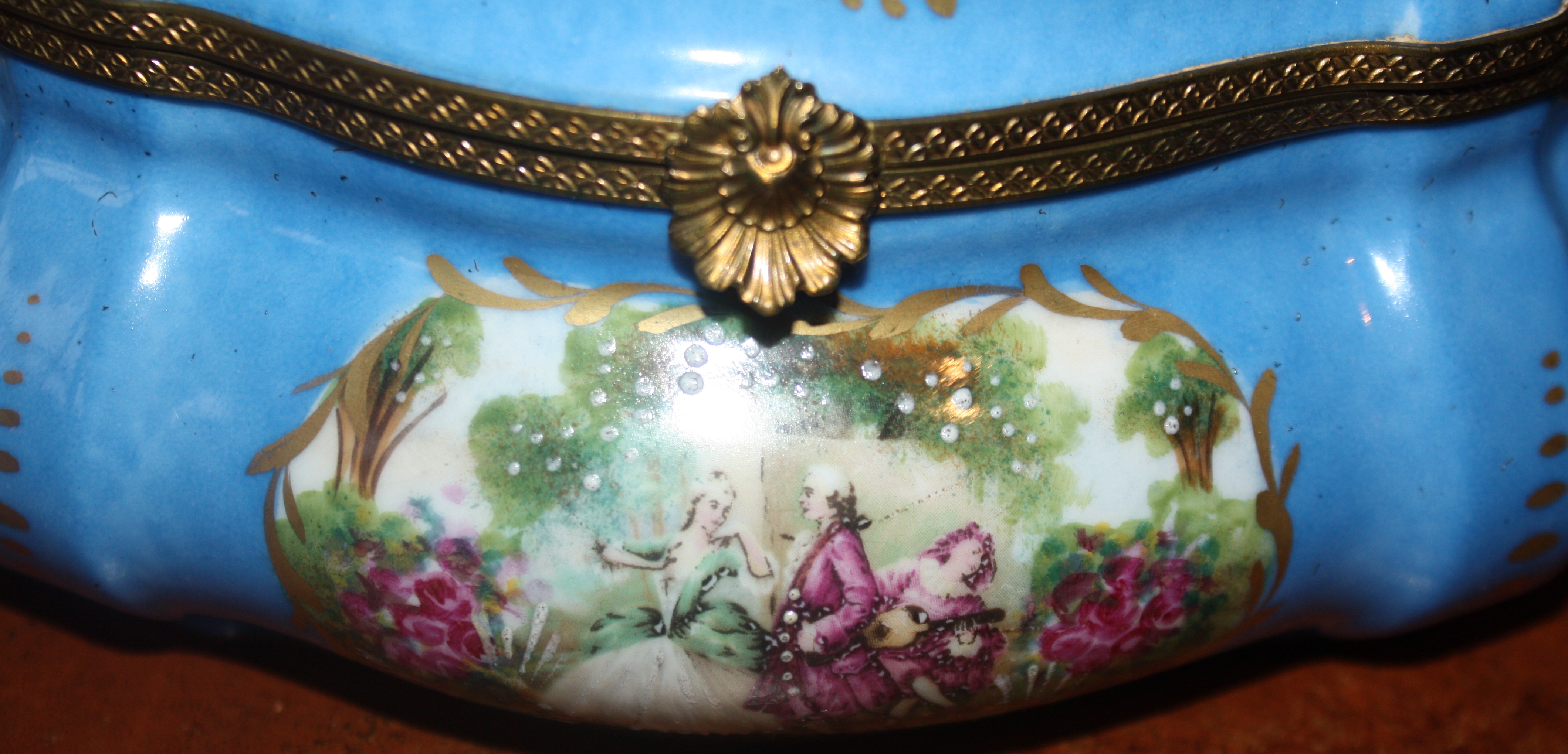 A 1900 antique hand-painted French porcelain box 