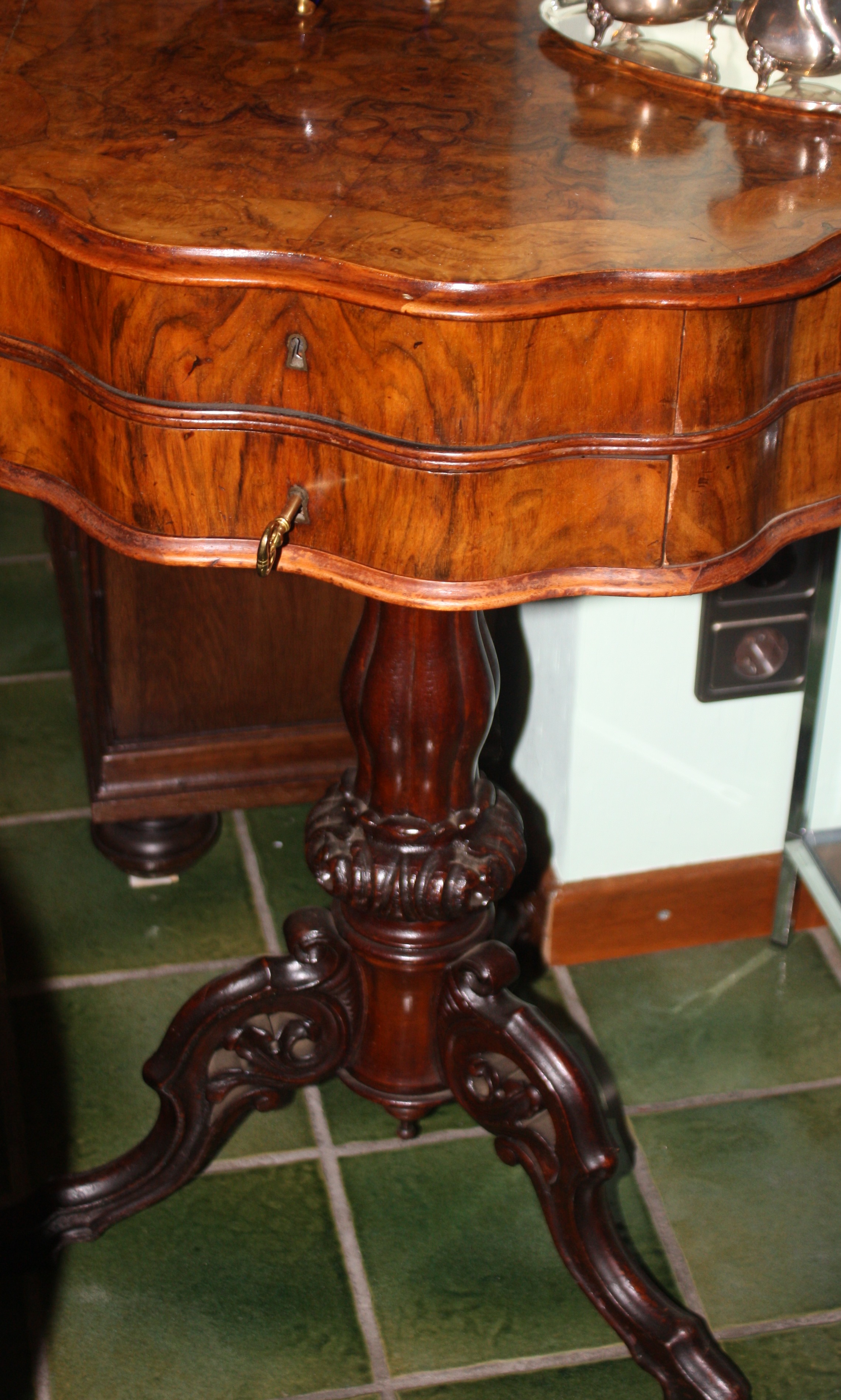Antique 19th century Walnut veneer sewing table