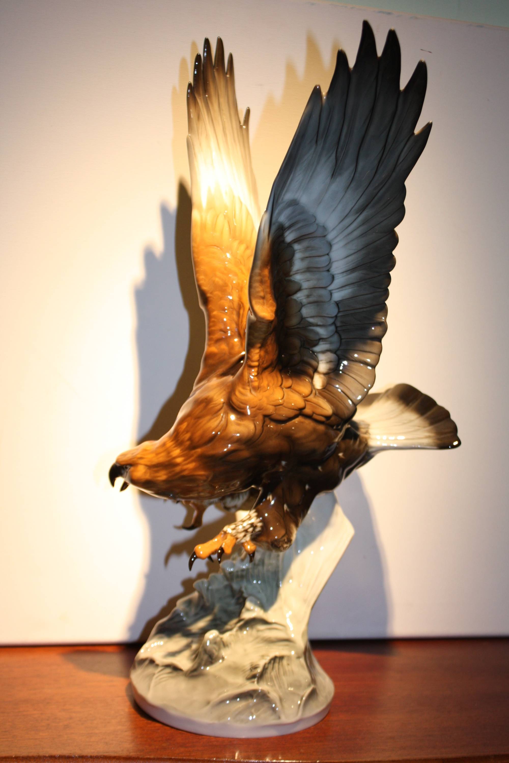 A huge German porcelain eagle figure by Hutschenreuther Kunstabteilung 