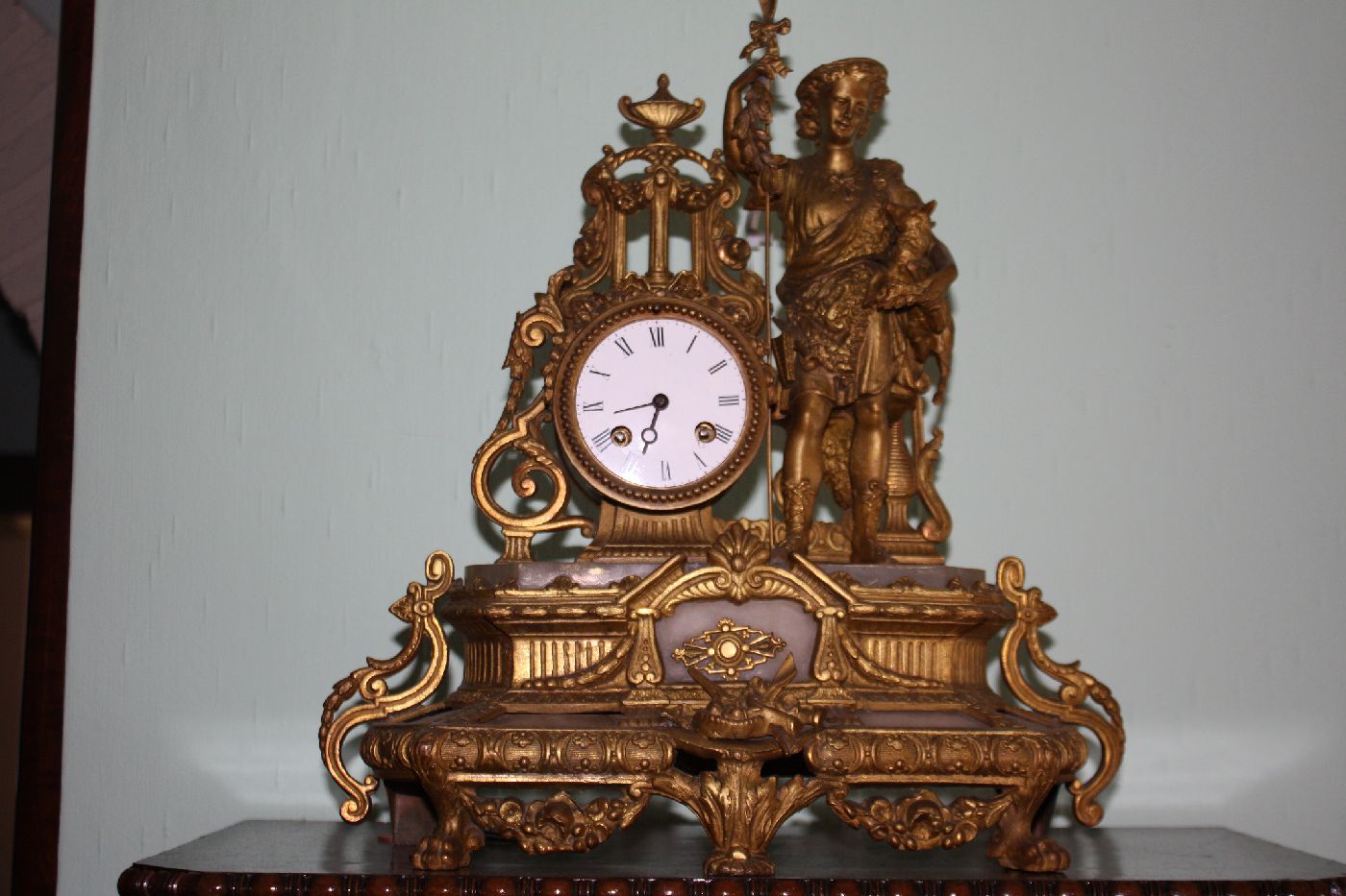 Antique French 1900 gold, cast metal figural mantel clock with alabaster base