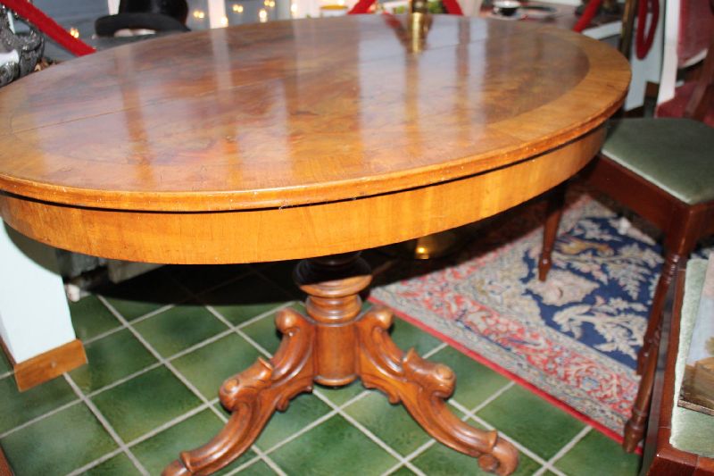 Antique oval 19th century walnut burl wood extractable center table