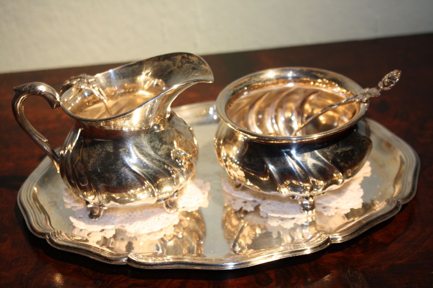 A cute antique serving set of milk jug, sugar container and matching tray, marked 830 silver, made by 'Wilkens', Bremen