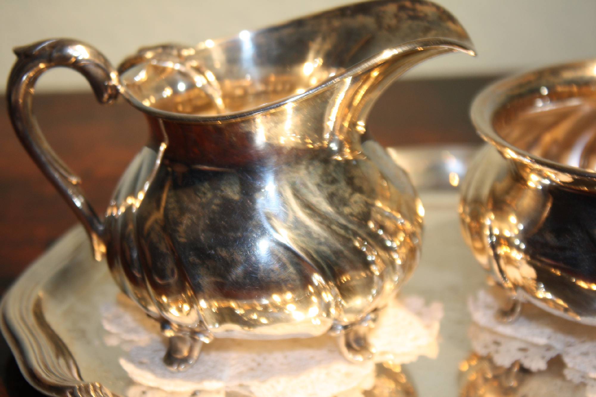 A cute antique serving set of milk jug, sugar container and matching tray, marked 830 silver, made by 'Wilkens', Bremen