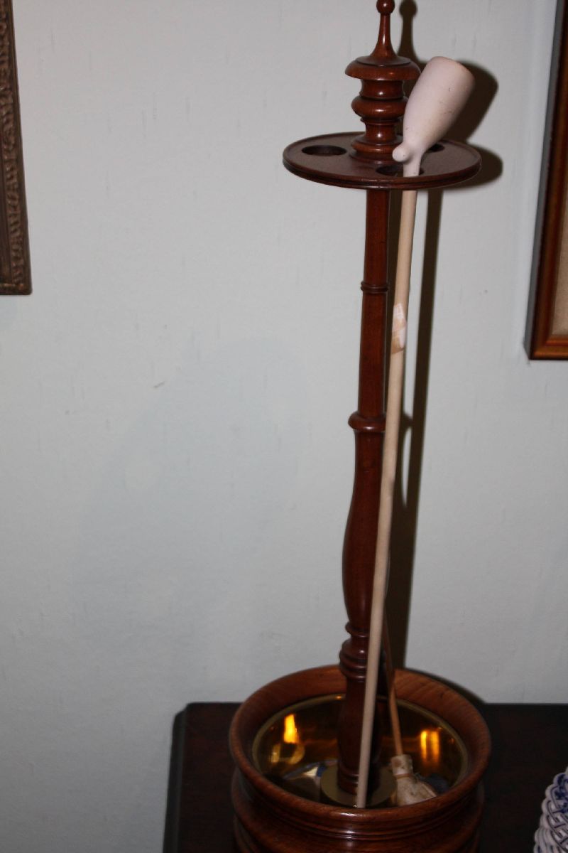 A Dutch vintage 1900 mahogany Pipe Stand with brass tray and Dutch Clay Pipe