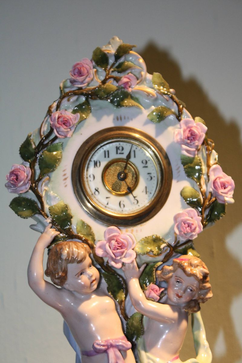 A vintage figurative Art Nouveau 1910 porcelain mantel table clock, made by Schierholz, Plaue, Germany