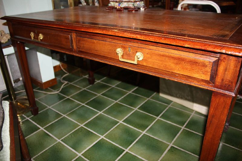 Antique english mahogany victorian desk with two drawers and leather tabletop