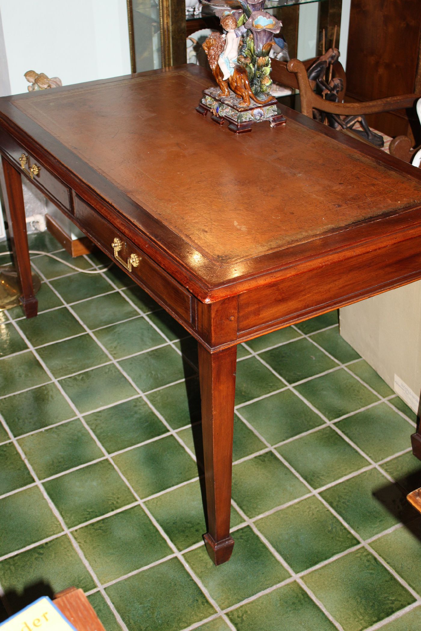 Antique english mahogany victorian desk with two drawers and leather tabletop