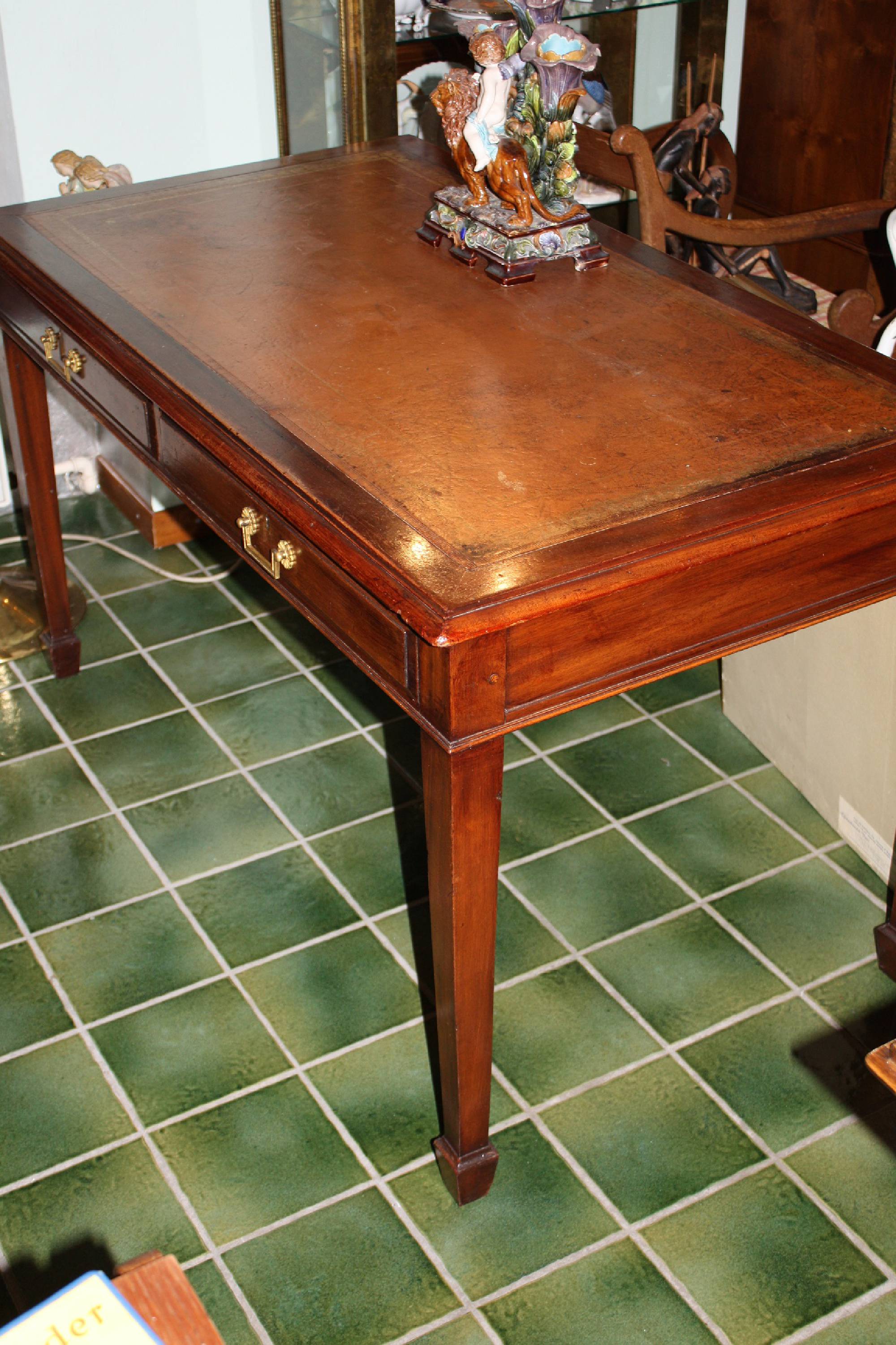 Antique english mahogany victorian desk with two drawers and leather tabletop