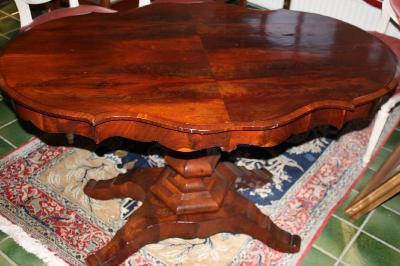 Antique 19th century Mahogany veneer center table