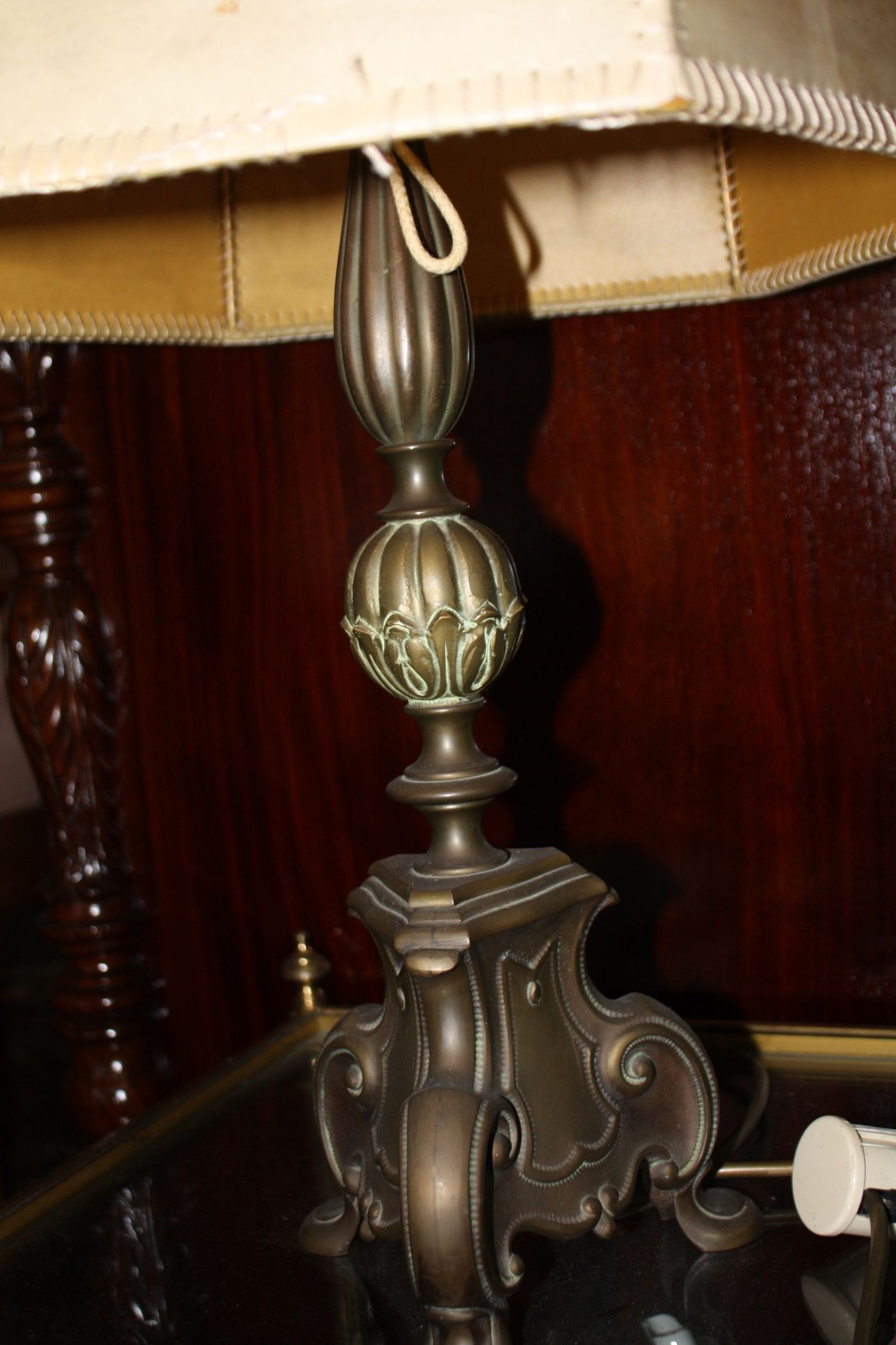 A vintage 20th century brass table lamp