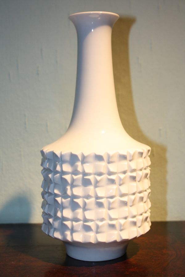 CATEGORY: Porcelain